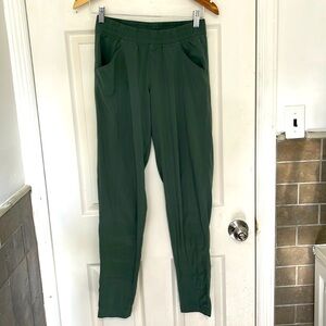 Women’s The North Face size 2 olive joggers straight legged.